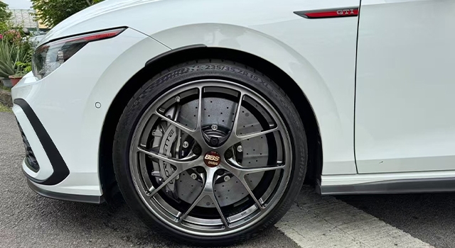 Golf 8 GTI Upgrade: OEM Brembo ZR1 + 400mm CCB Ceramic Discs – Braking Performance Boost!